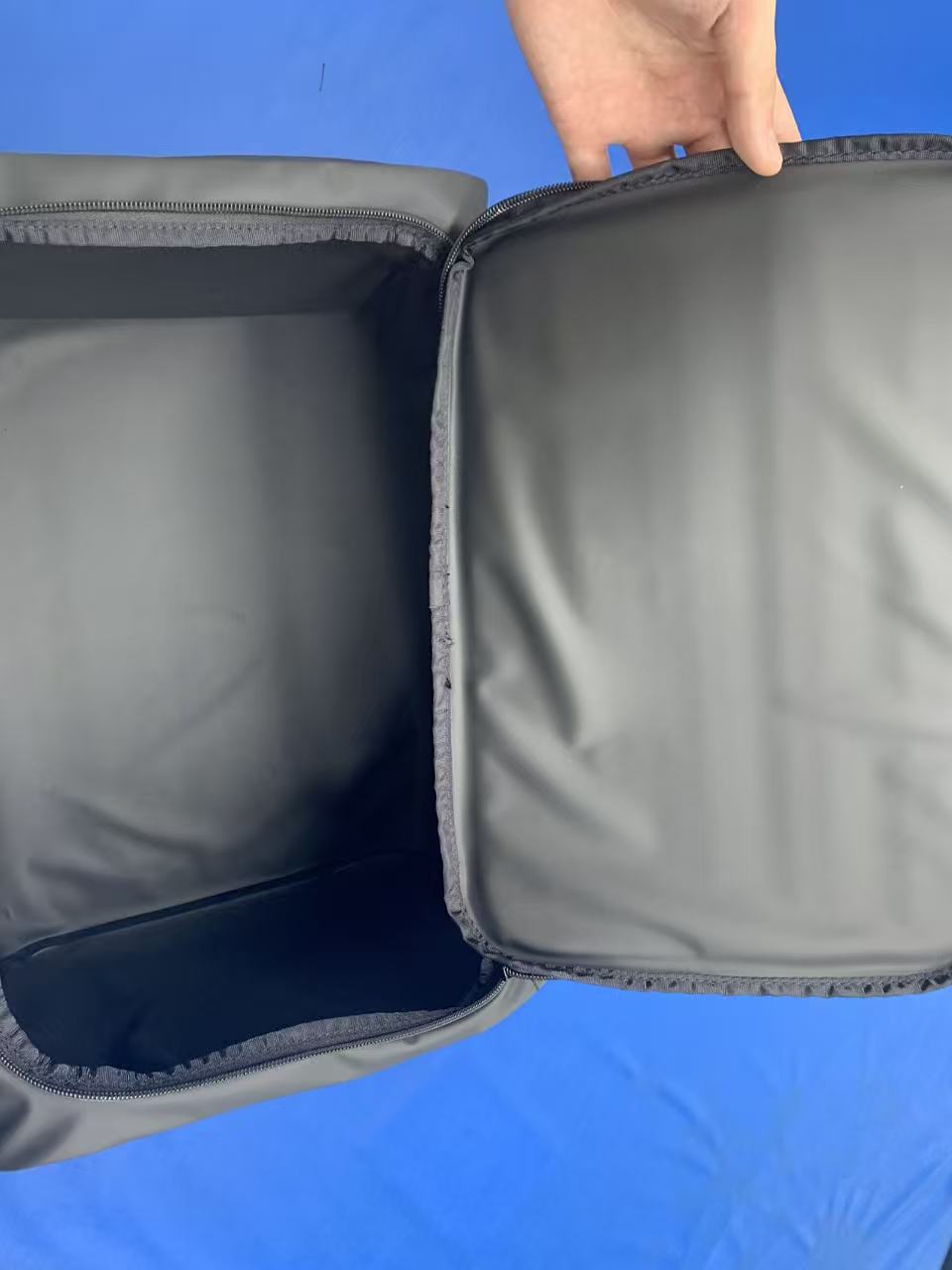 Dentro de uma produção de Soft Cooler soldada em Sealock